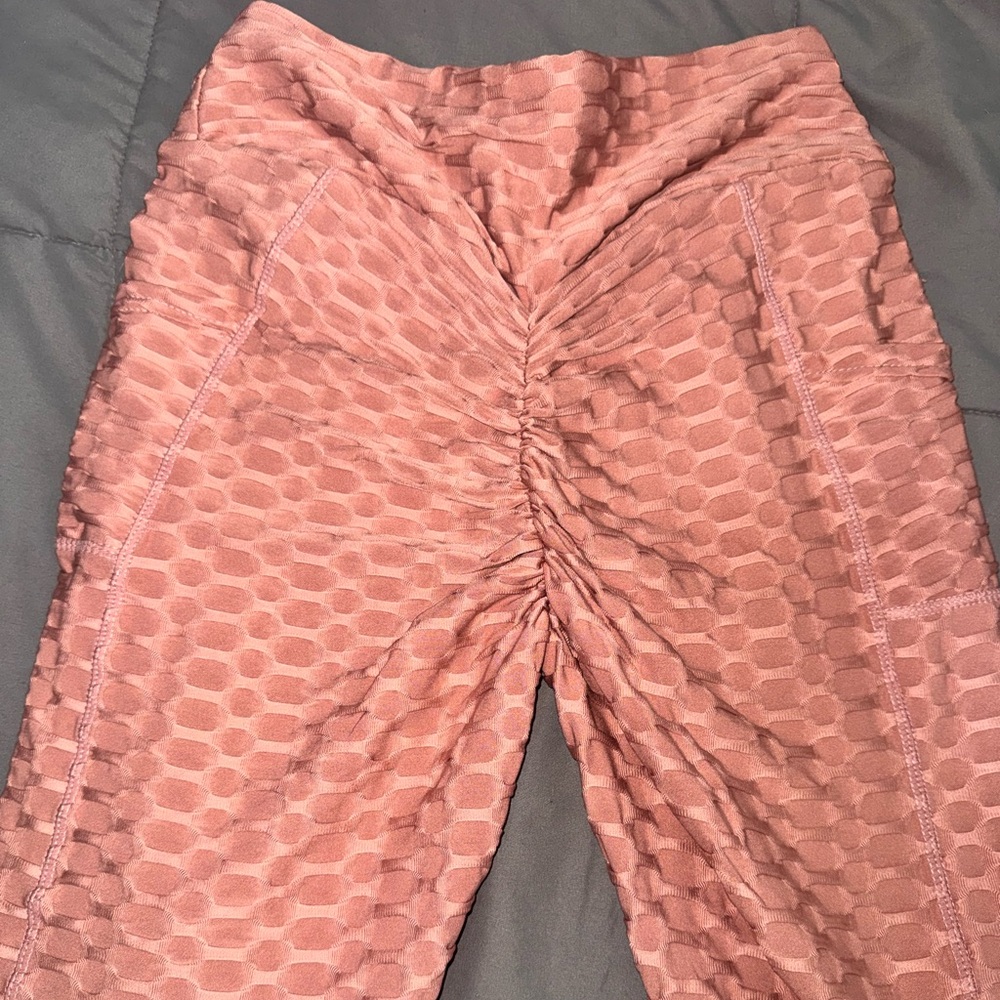 Butt Scrunch Leggings - Picture 3 of 8